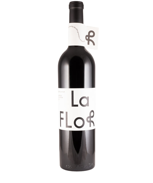 Pulenta La Flor Cabernet Sauvignon 2022 red wine from Argentina – wine bottle image